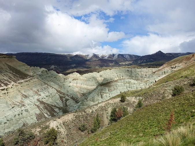 stunning panoramic view of blue basin from overlook trail in the john day fossil beds of oregon, hiking destination