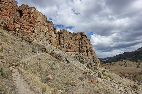 Hiking up to the top of the Clarno Unit in the John Day Fossil Beds