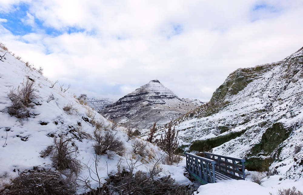 Leaving Blue Basin covered in snow, John Day Fossil Beds, Sheep Rock Unit